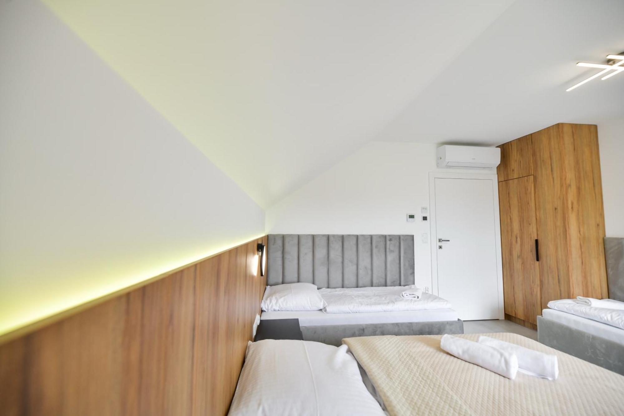 Sloneczne Wzgorze Zator Apartment Exterior photo